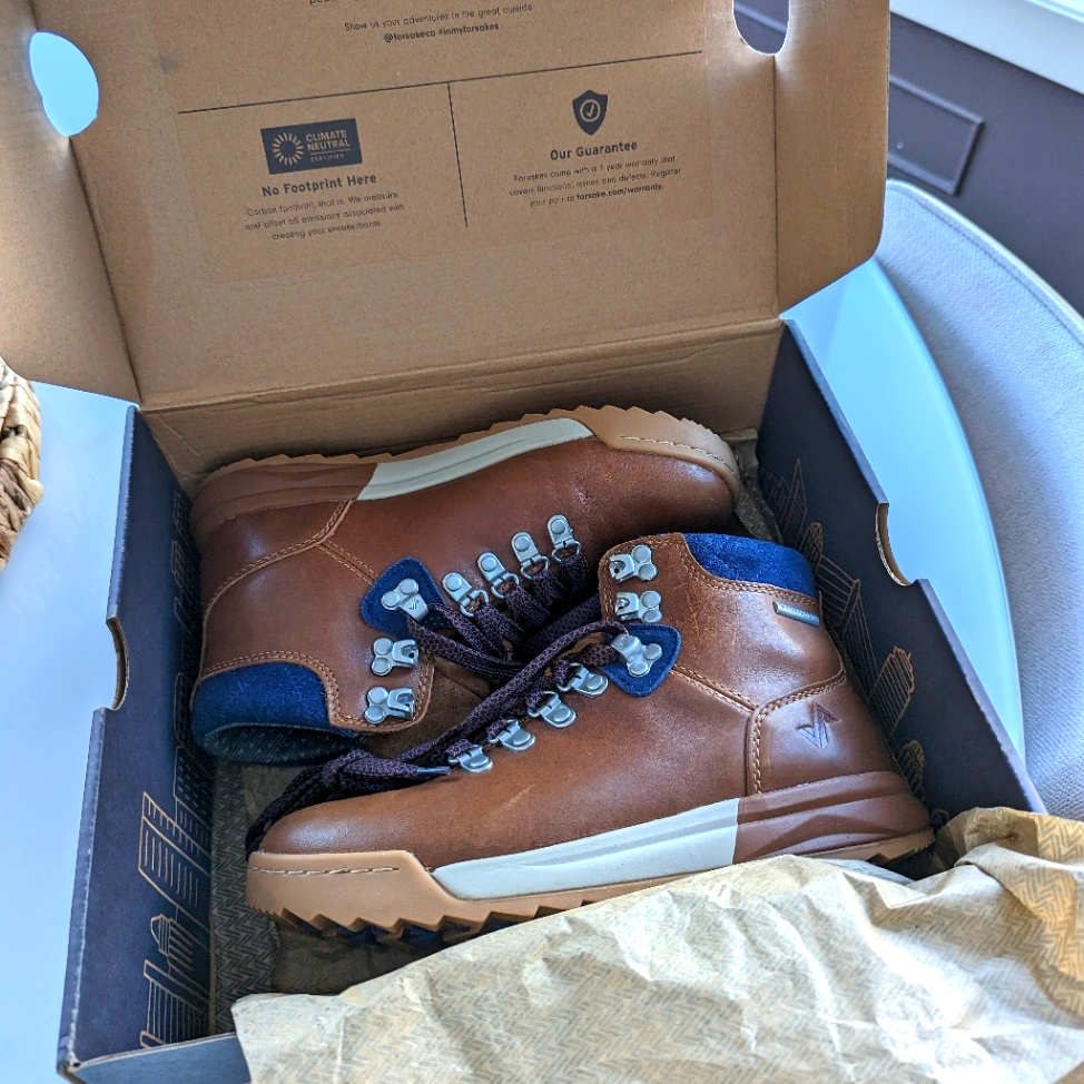 New In Box! Brown And Navy Forsake Patch Mid Hiking Boots. Awesome Hikers!